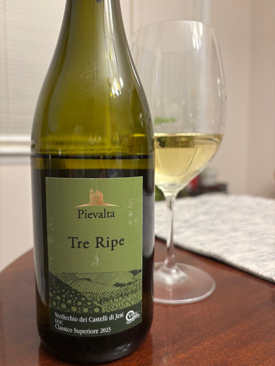 2023 Pievalta “Tre Ripe” Verdicchio dei Castelli di Jesi Classico Superiore [Rating: 3.5/5 |&nbsp;$17]